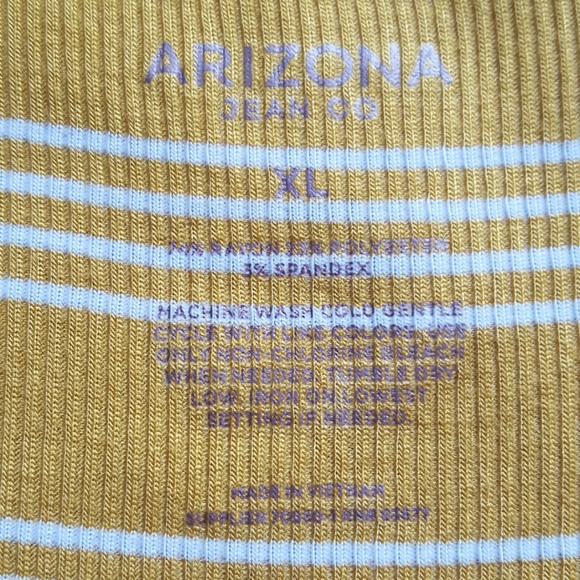 🆕️Long sleeve top - Picture 2 of 6